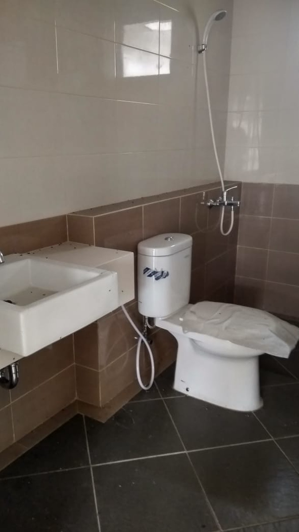 Dijual rumah Di JL. Giri utama 2 Suvarna pasar Kemis Sutera Kab. Tangerang