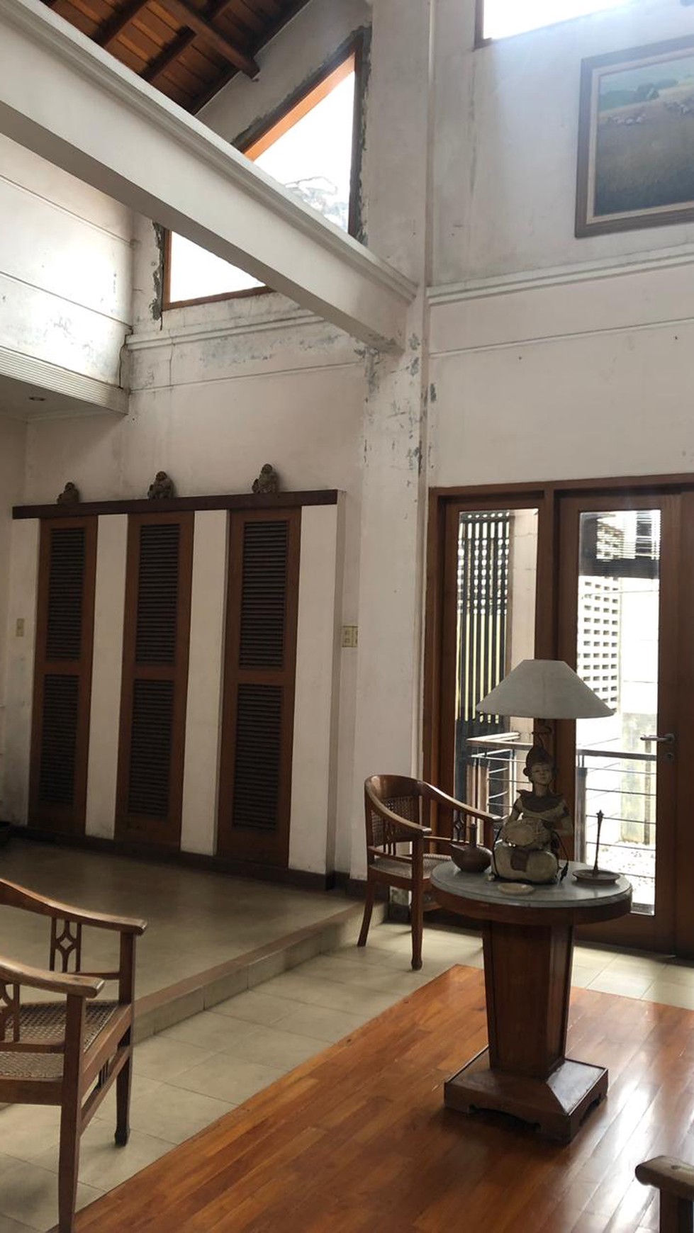 Rumah Dengan Design Klasik, Hunian Nyaman dan Asri @Camar, Bintaro