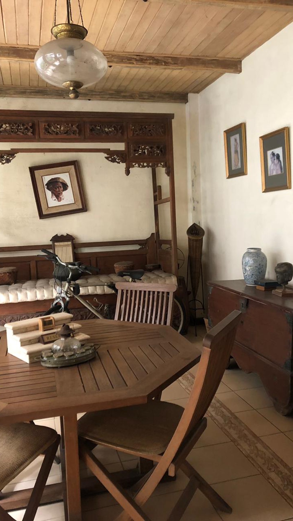Rumah Dengan Design Klasik, Hunian Nyaman dan Asri @Camar, Bintaro