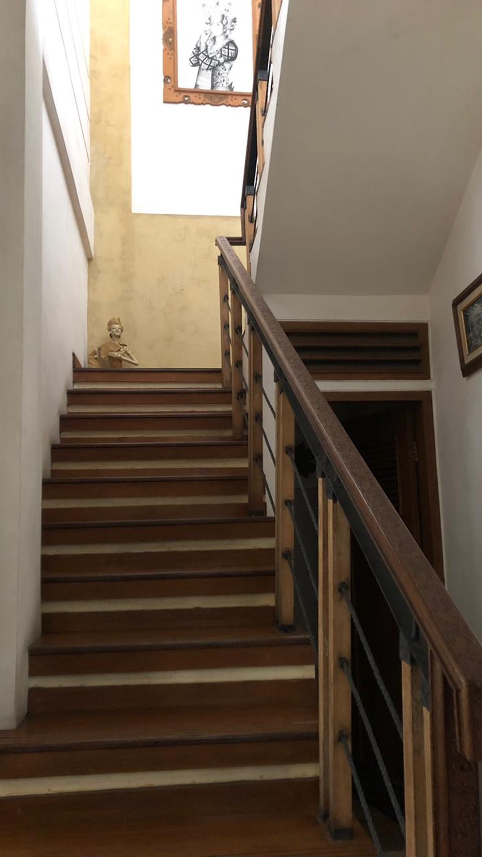 Rumah Dengan Design Klasik, Hunian Nyaman dan Asri @Camar, Bintaro