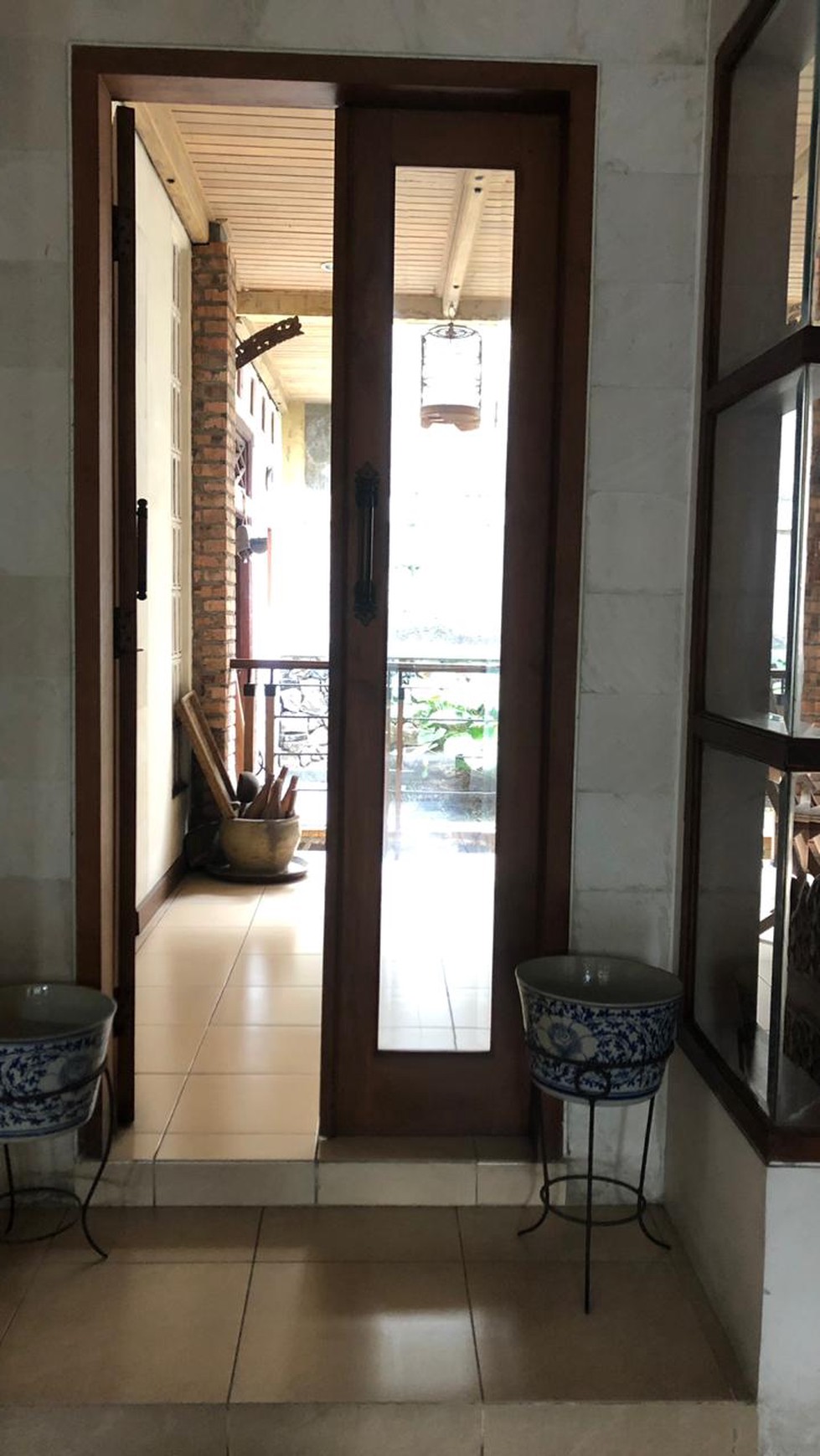 Rumah Dengan Design Klasik, Hunian Nyaman dan Asri @Camar, Bintaro