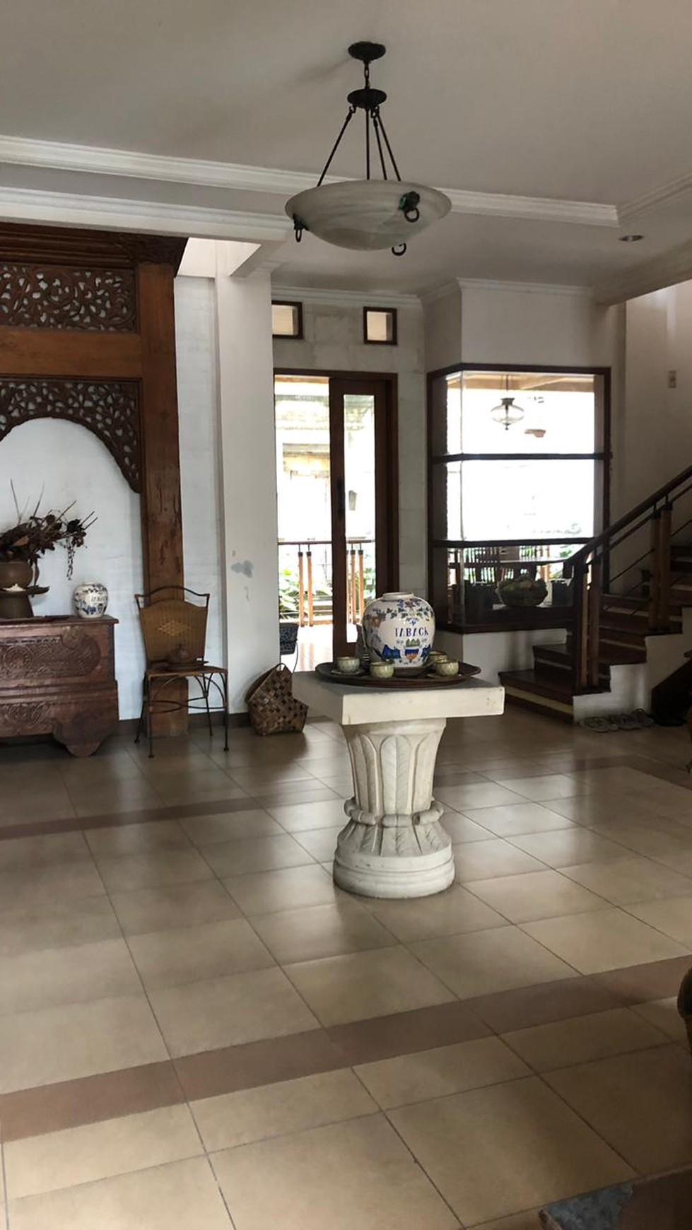 Rumah Dengan Design Klasik, Hunian Nyaman dan Asri @Camar, Bintaro
