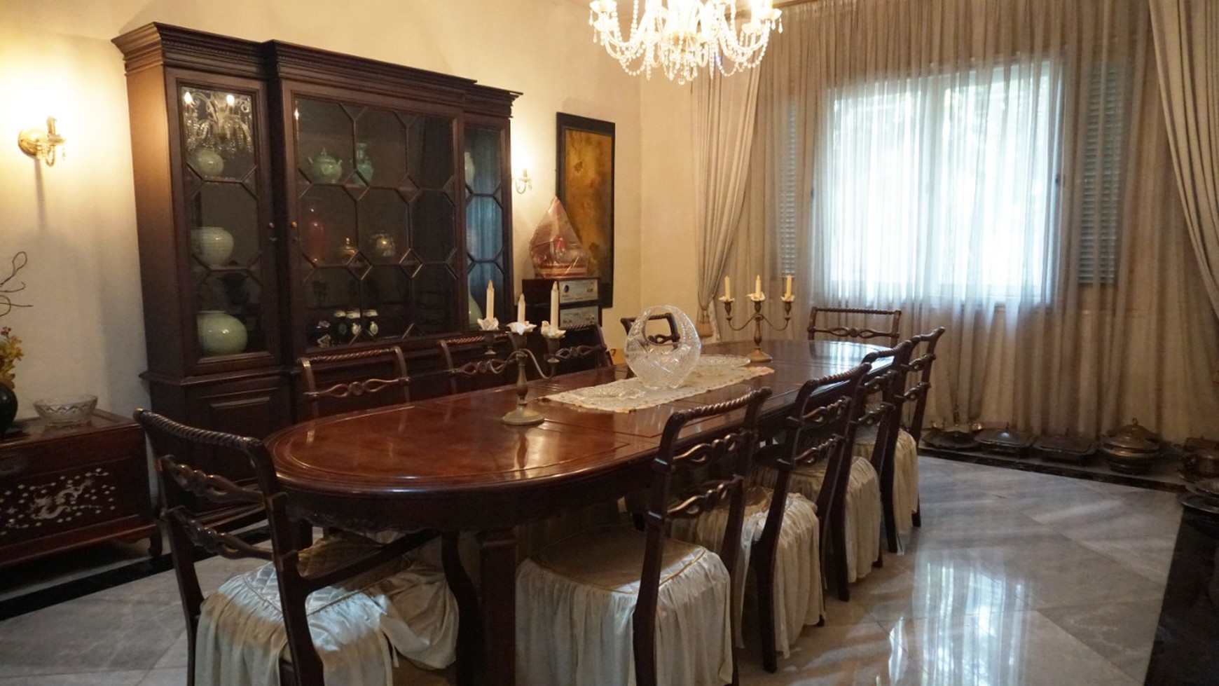 Rumah Dengan Bangunan Sangat Kokoh Di Kebayoran Baru