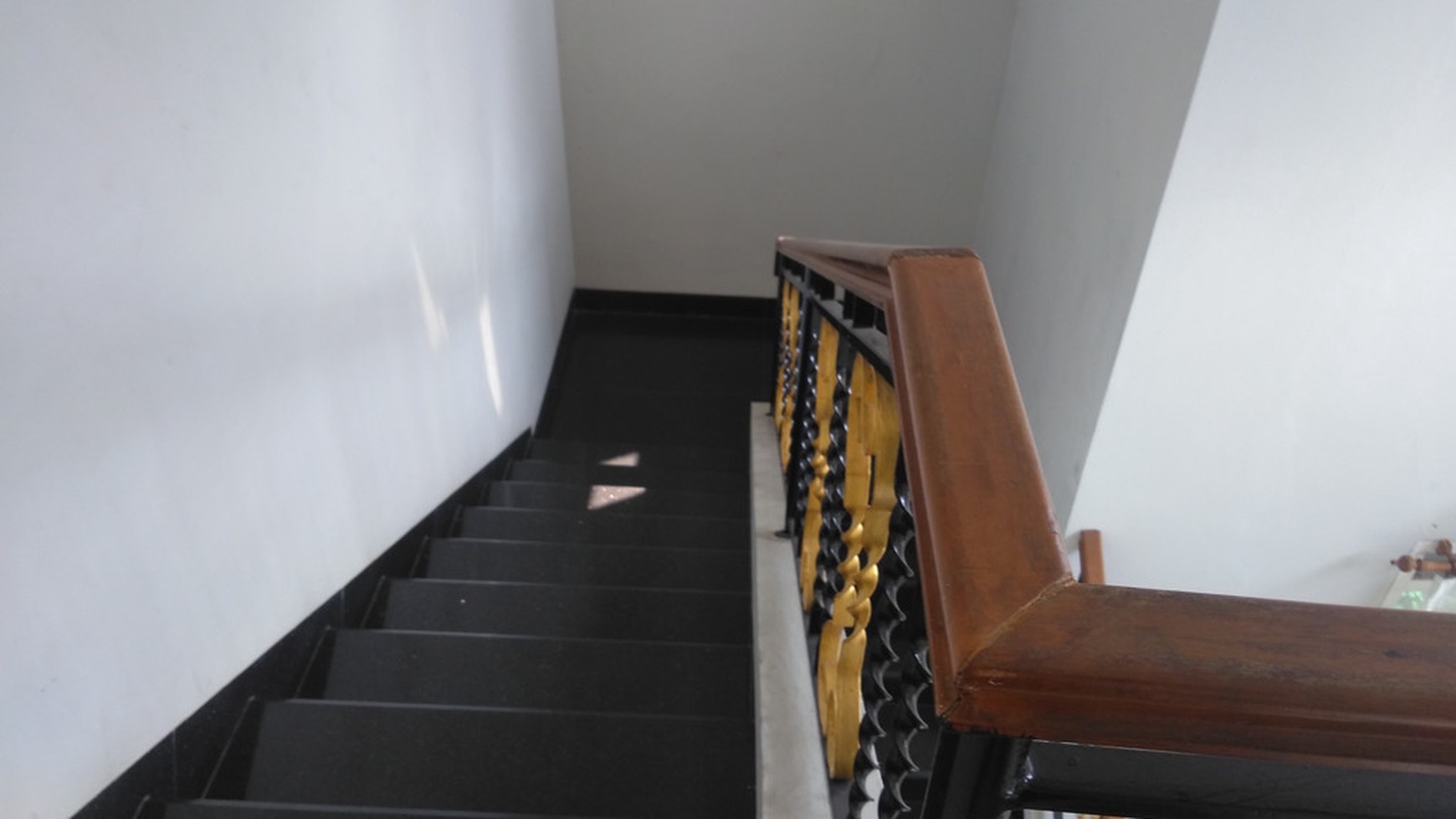 DI sewakan rumah siap huni 2 lantai di kota wisata cibubur