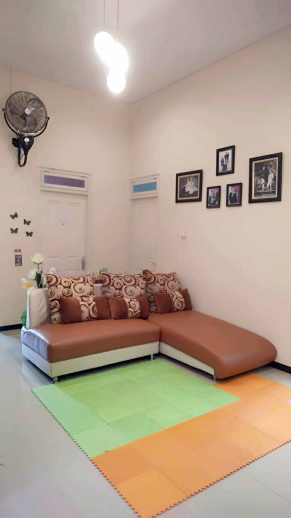 Rumah di Kutisari Indah Utara, Minimalis, Bagus, Row Jalan depan Lebar + Paving, Siap Huni