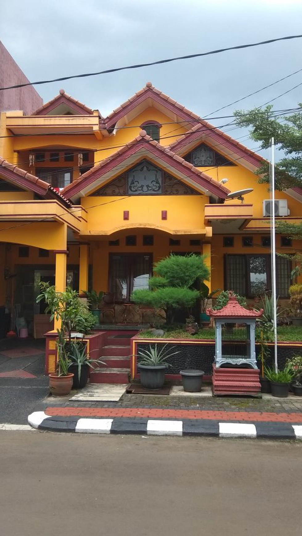 Rumah Dalam Komplek Terkenal Di Depok