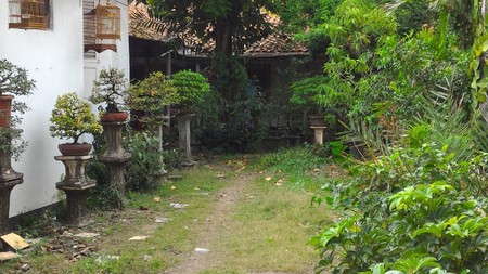 Rumah Antik terawat dengan baik - nyaman - dilingkungan tenang.