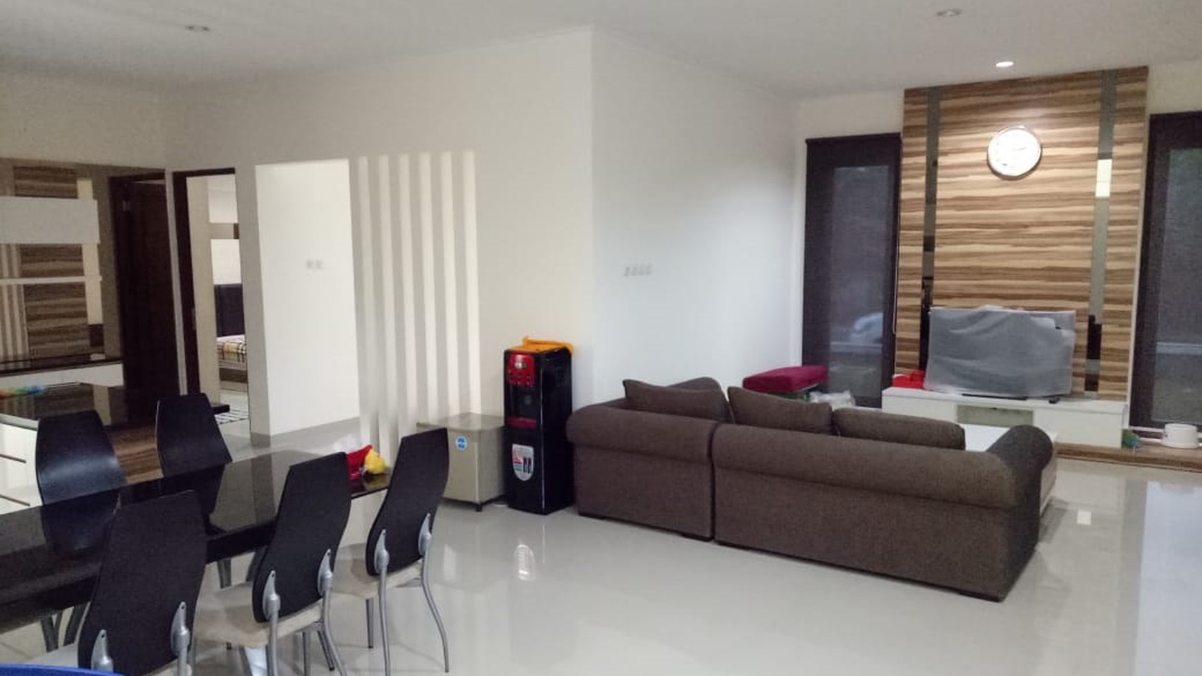 HUNIAN MEWAH DESAIN MODERN+FURNITURE DI PERUM BALE MULIA RESIDENCE.