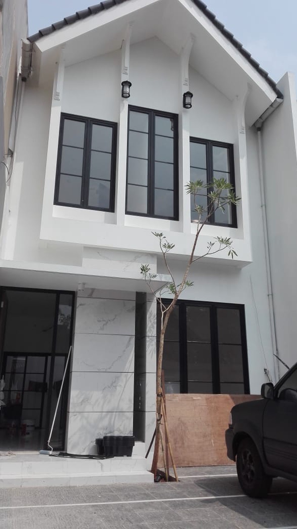 TURUN HARGA !! Rumah Siap Huni, Exterior Elegan & Nyaman di Jl Beruang, Bintaro