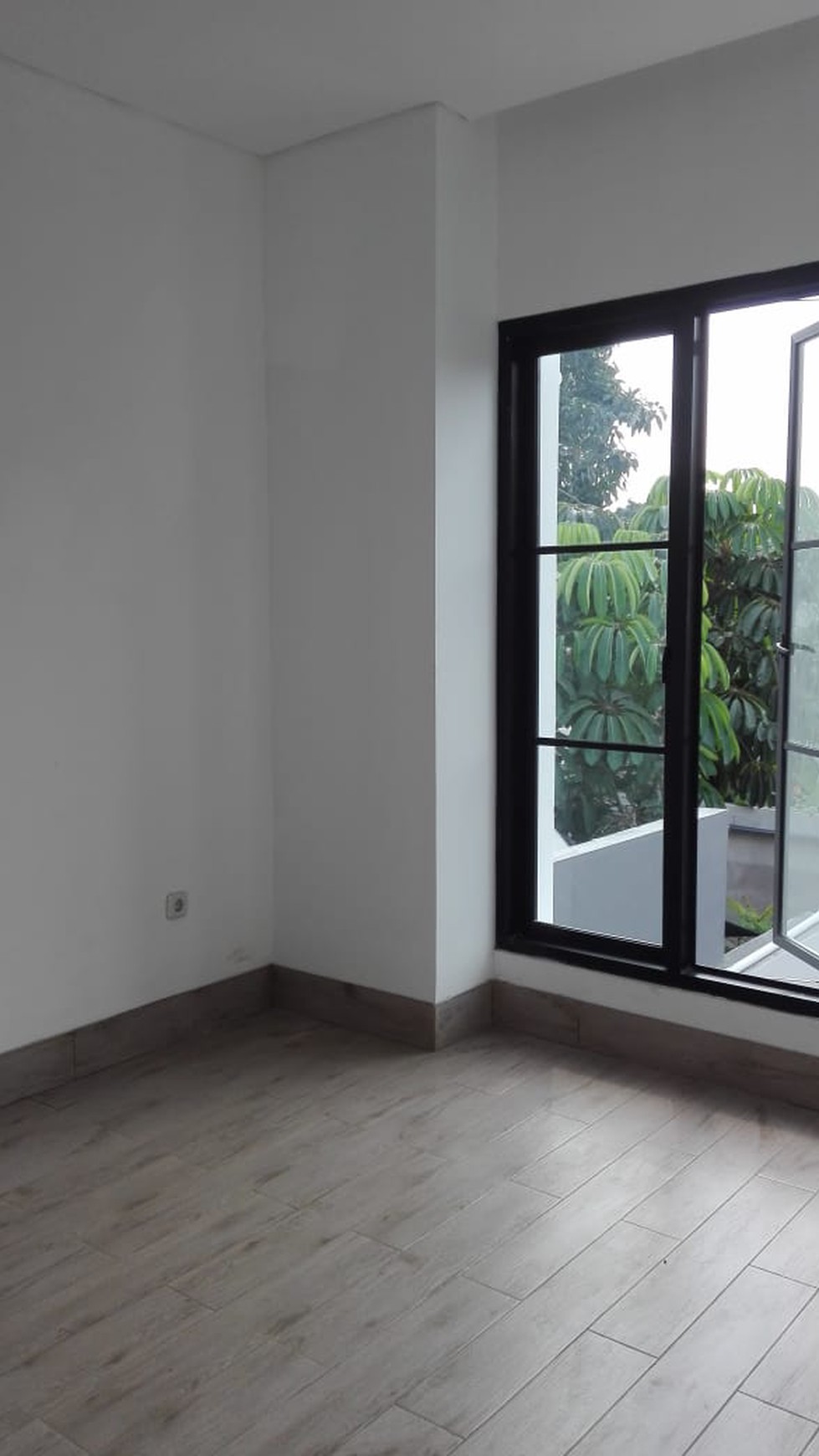 TURUN HARGA !! Rumah Siap Huni, Exterior Elegan & Nyaman di Jl Beruang, Bintaro