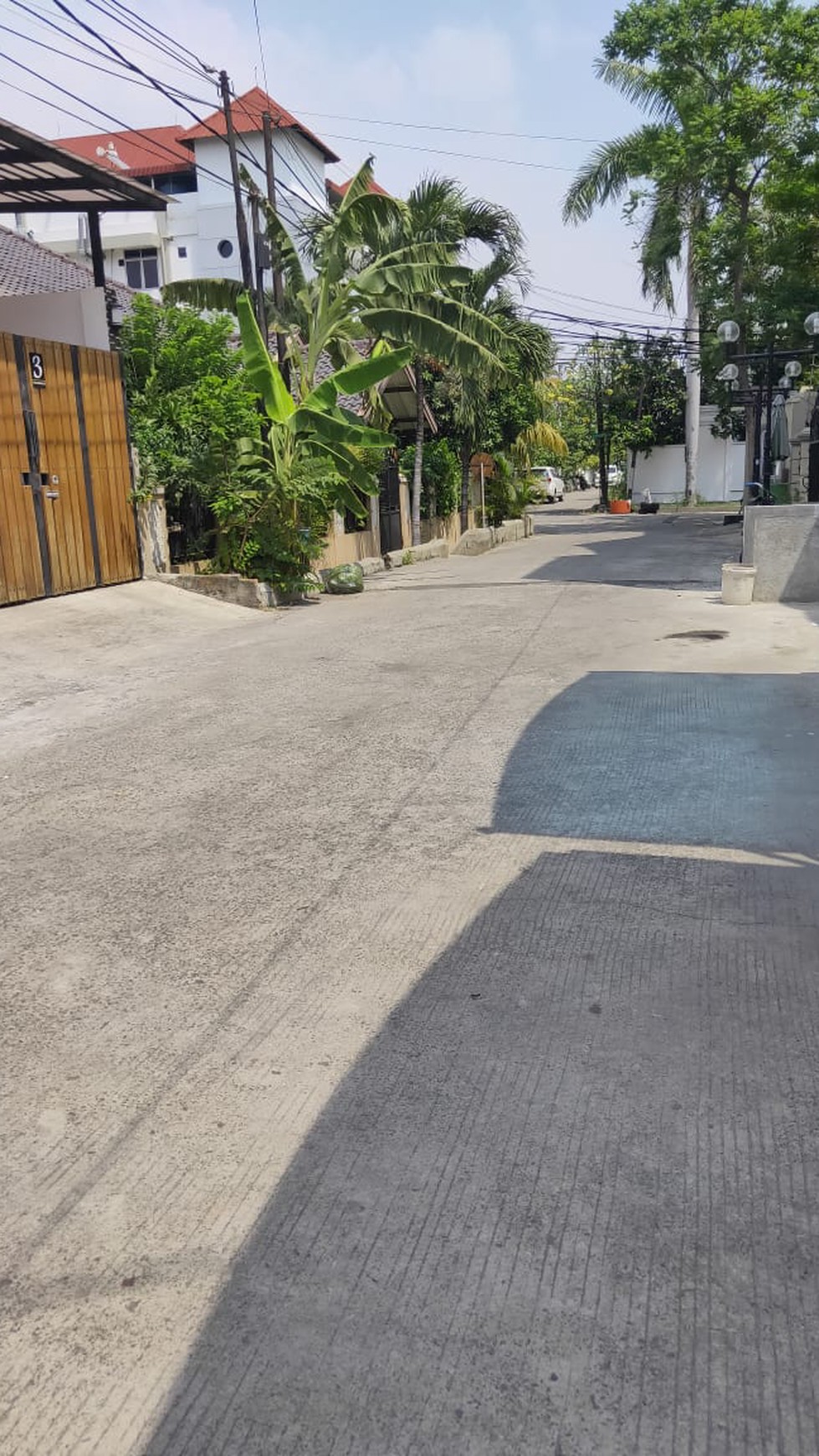 Rumah 3 Lantai ,Semi Furnished, Lokasi Strategis di Pluit Jakarta Utara