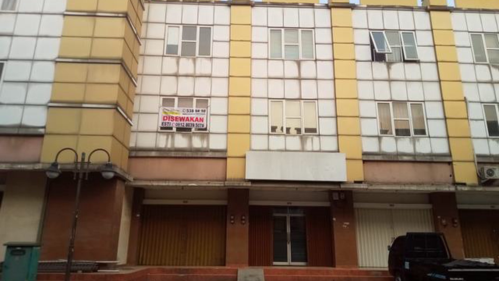 Disewa Ruko paling murah, boleh cek toko sebelah, masih nego di Ruko Golden Boulevard BSD City Tangerang Banten