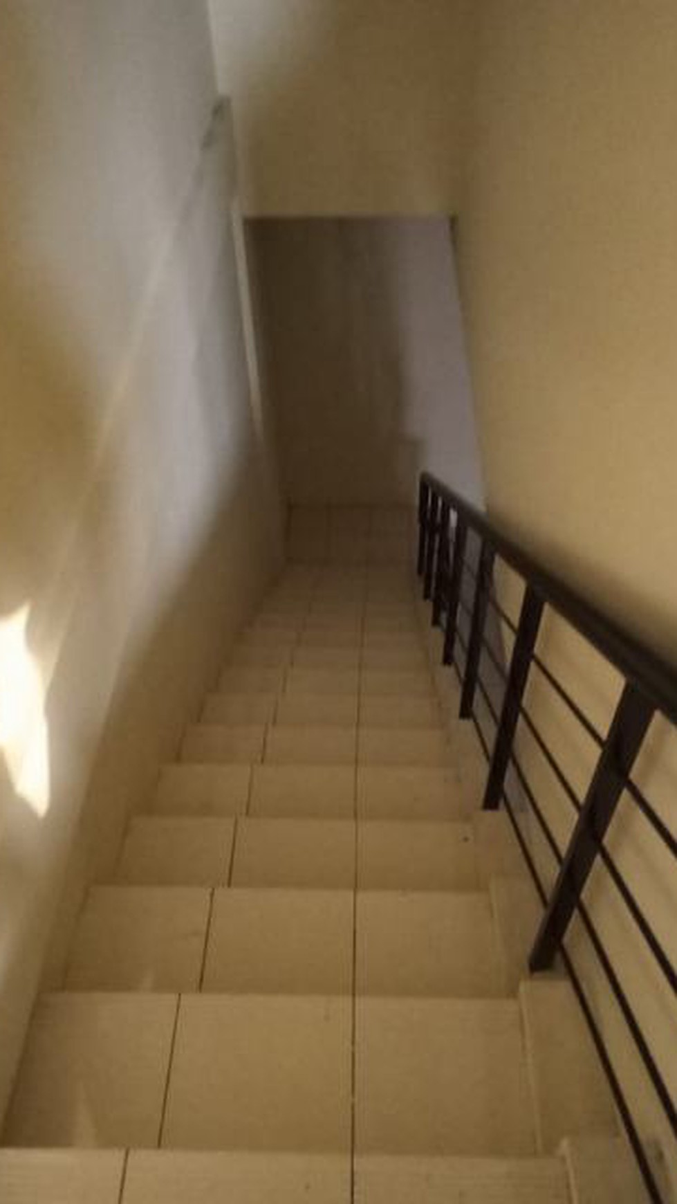 Disewa Ruko paling murah, boleh cek toko sebelah, masih nego di Ruko Golden Boulevard BSD City Tangerang Banten