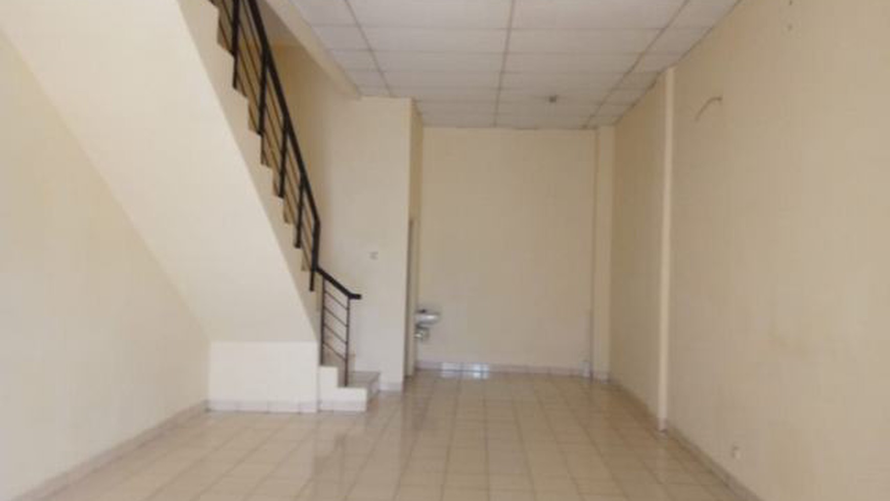 Disewa Ruko paling murah, boleh cek toko sebelah, masih nego di Ruko Golden Boulevard BSD City Tangerang Banten