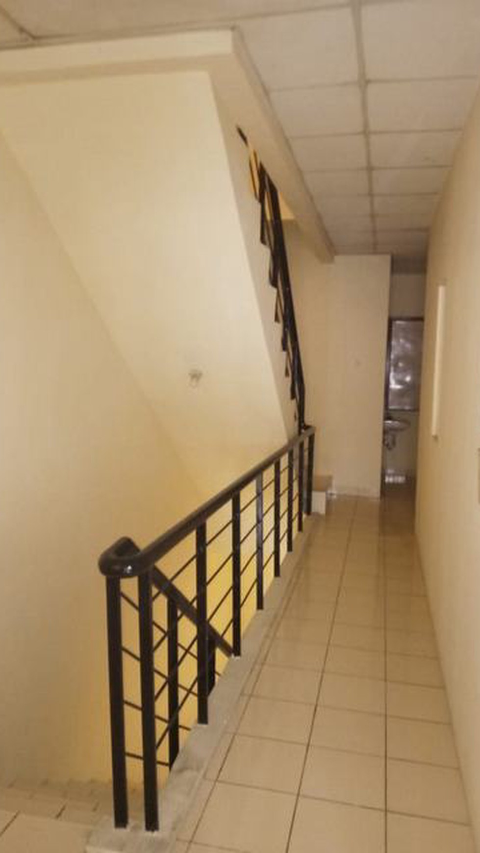 Disewa Ruko paling murah, boleh cek toko sebelah, masih nego di Ruko Golden Boulevard BSD City Tangerang Banten
