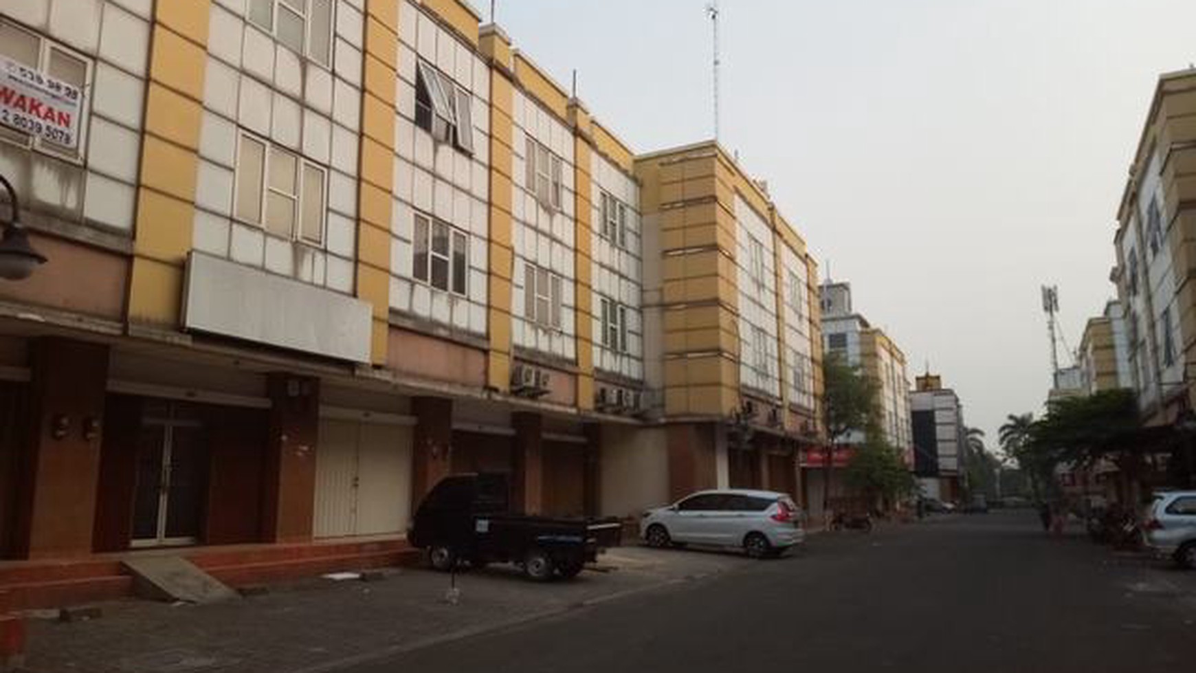 Disewa Ruko paling murah, boleh cek toko sebelah, masih nego di Ruko Golden Boulevard BSD City Tangerang Banten