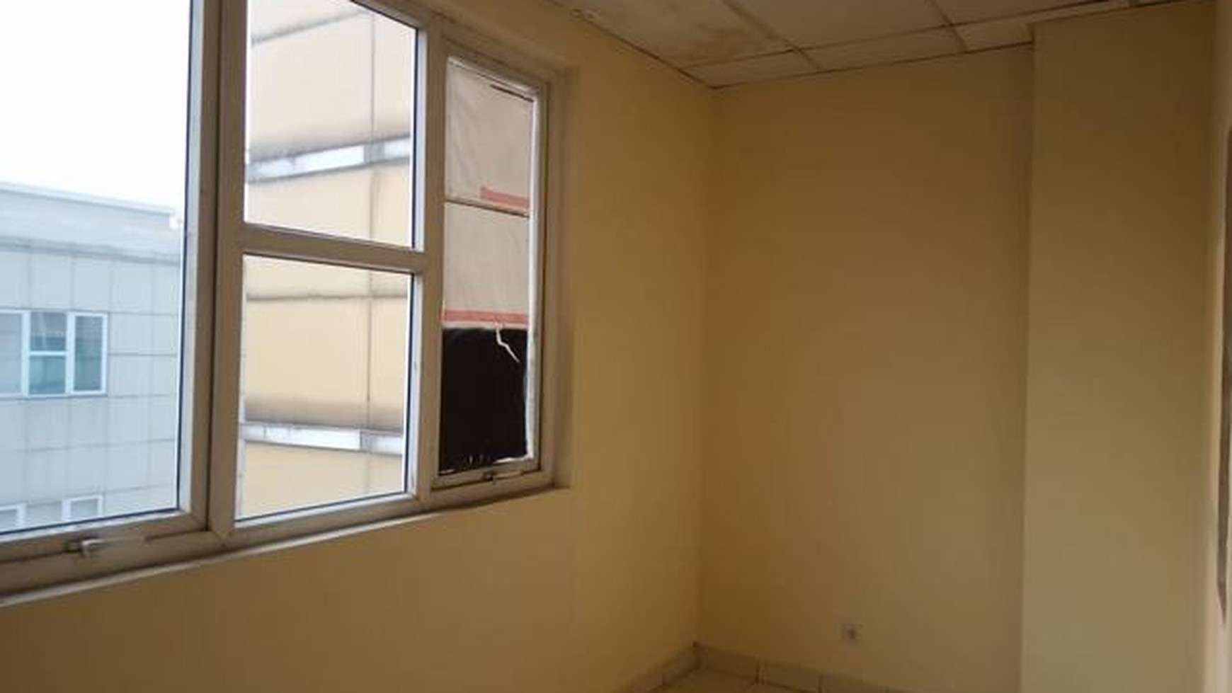 Disewa Ruko paling murah, boleh cek toko sebelah, masih nego di Ruko Golden Boulevard BSD City Tangerang Banten