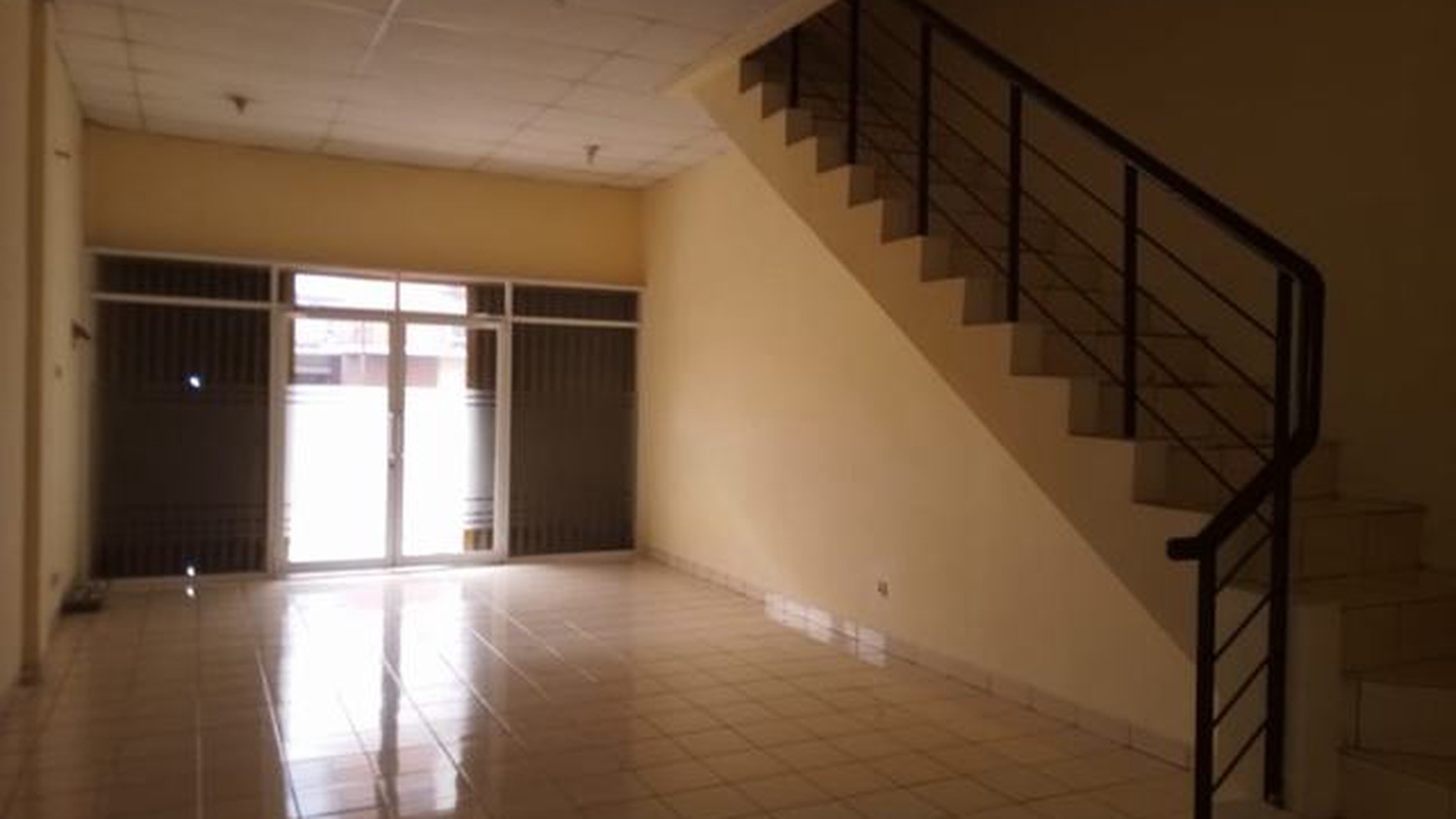 Disewa Ruko paling murah, boleh cek toko sebelah, masih nego di Ruko Golden Boulevard BSD City Tangerang Banten