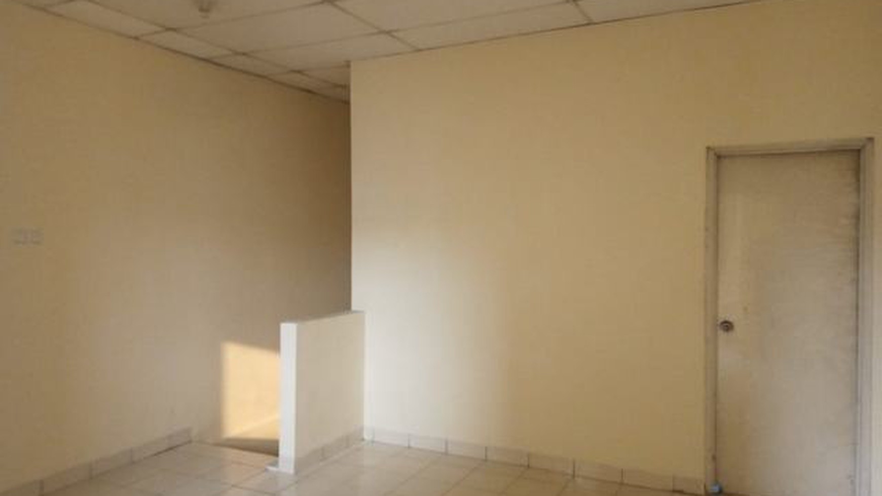 Disewa Ruko paling murah, boleh cek toko sebelah, masih nego di Ruko Golden Boulevard BSD City Tangerang Banten