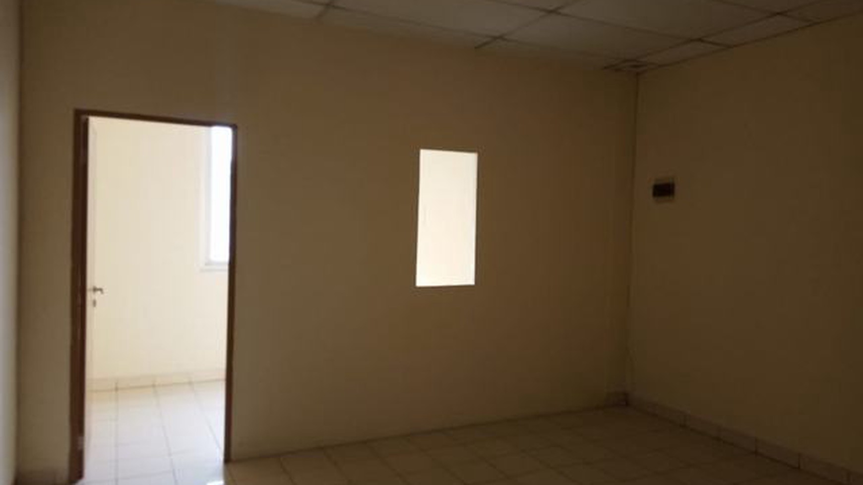 Disewa Ruko paling murah, boleh cek toko sebelah, masih nego di Ruko Golden Boulevard BSD City Tangerang Banten