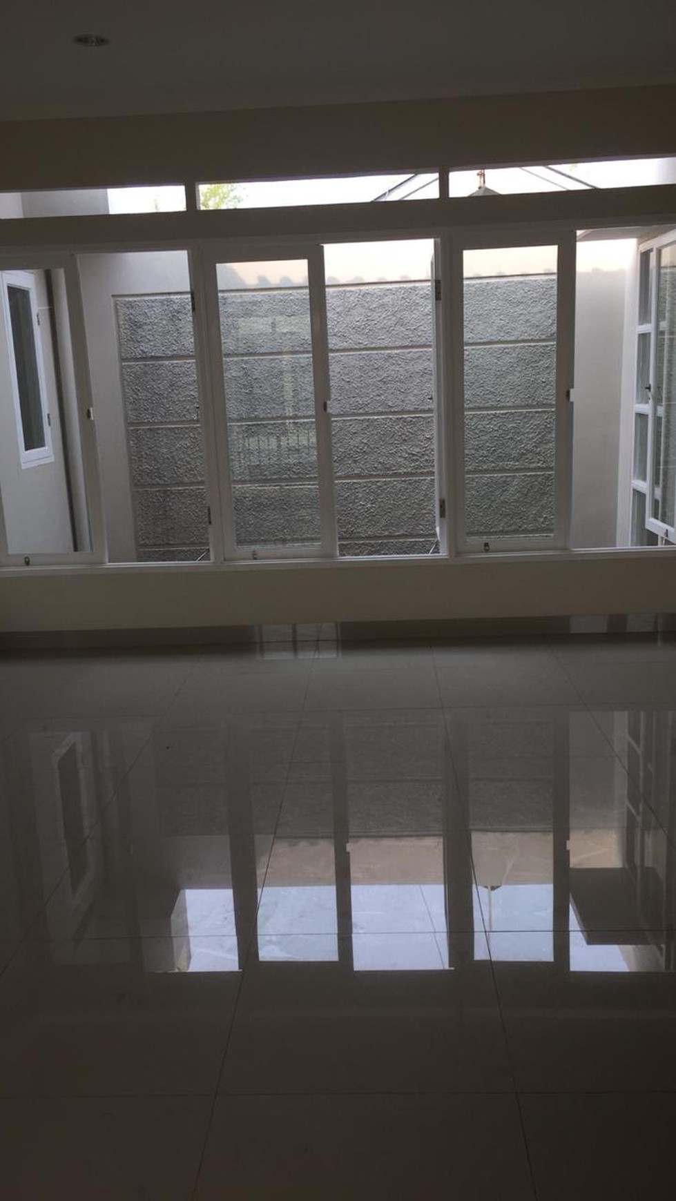 Rumah Baru Siap Huni Di Graha Raya