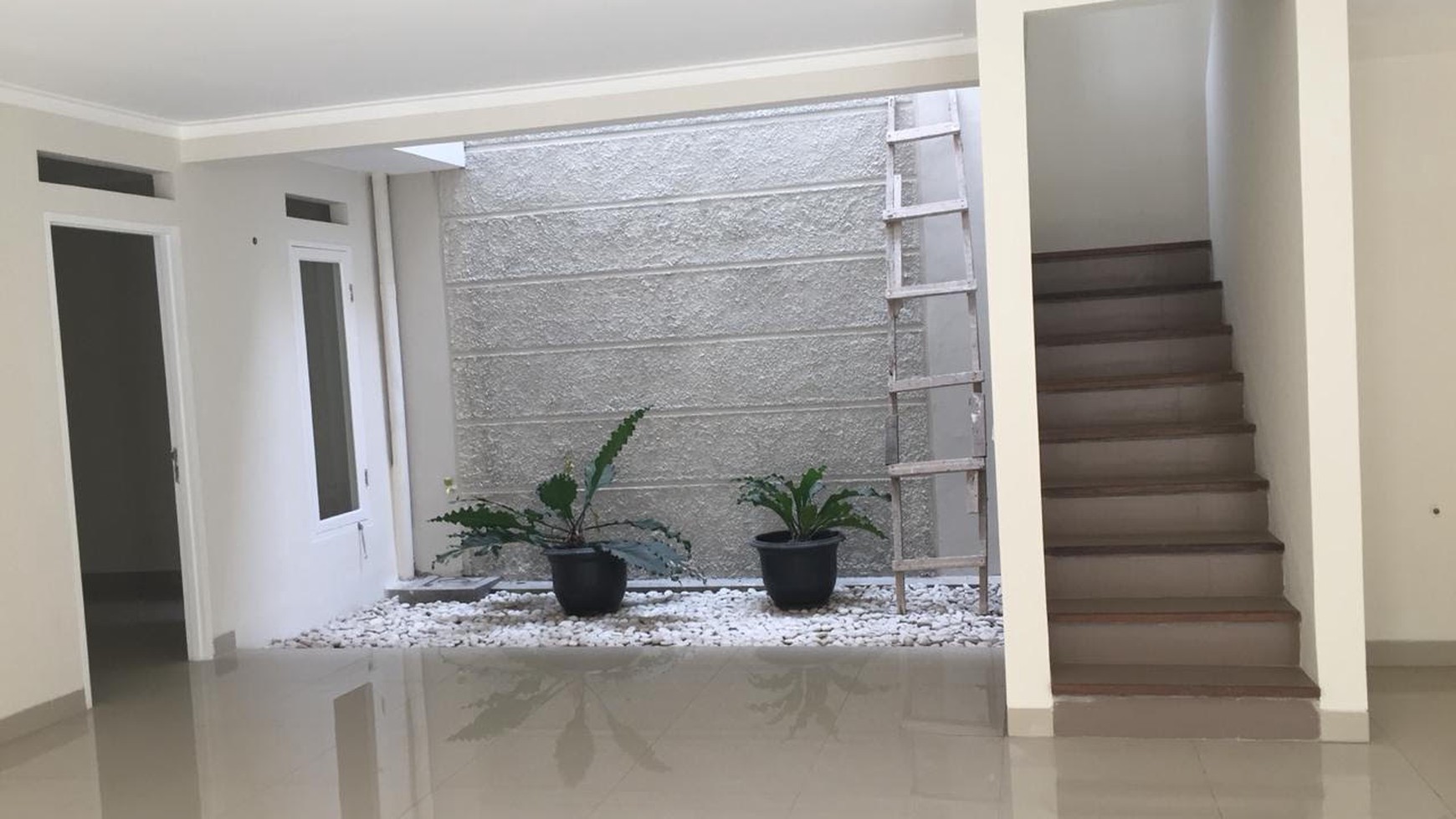 Rumah Baru Siap Huni Di Graha Raya
