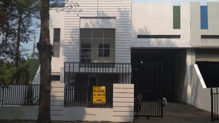 Gudang taman tekno parkir luas