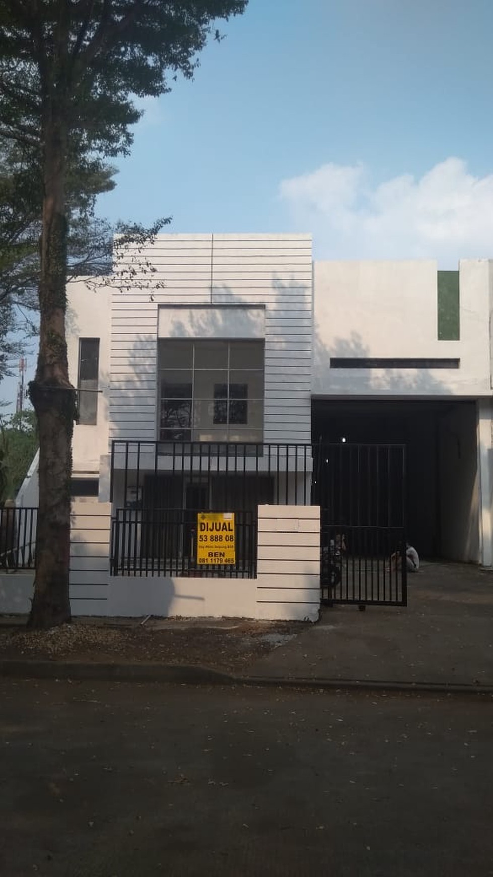 Gudang taman tekno parkir luas