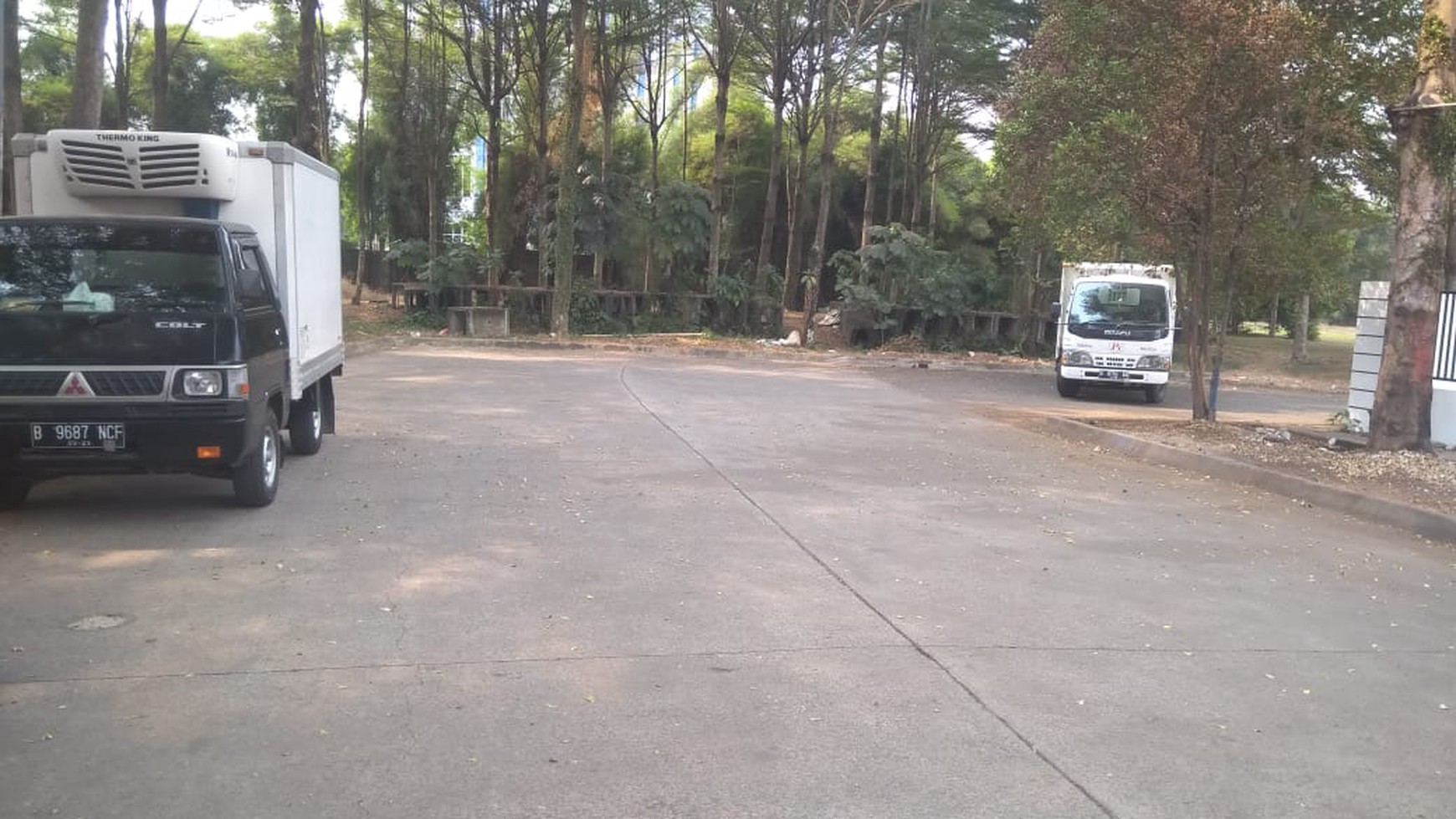 Gudang taman tekno parkir luas