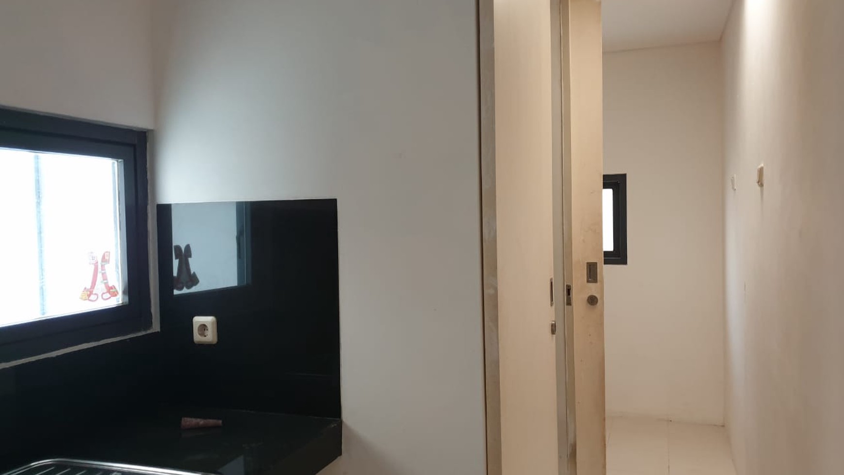 Rumah Mewah,dalam ruangan bersih di Pesanggrahan Jakarta Selatan