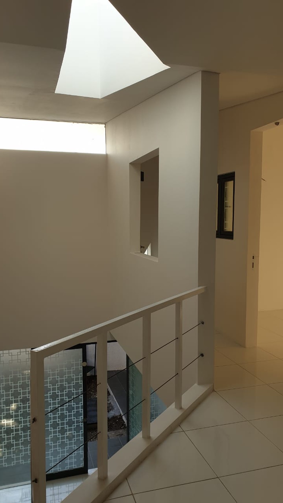 Rumah Mewah,dalam ruangan bersih di Pesanggrahan Jakarta Selatan