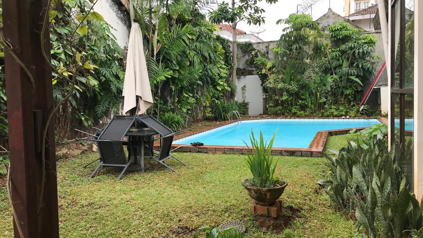 Classic house in Menteng area ready for rent