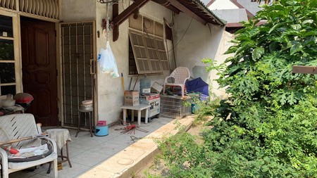 Rumah Tua  2 Lantai Hitung Tanah di Dwi Warna Karang Anyar Jakarta Pusat