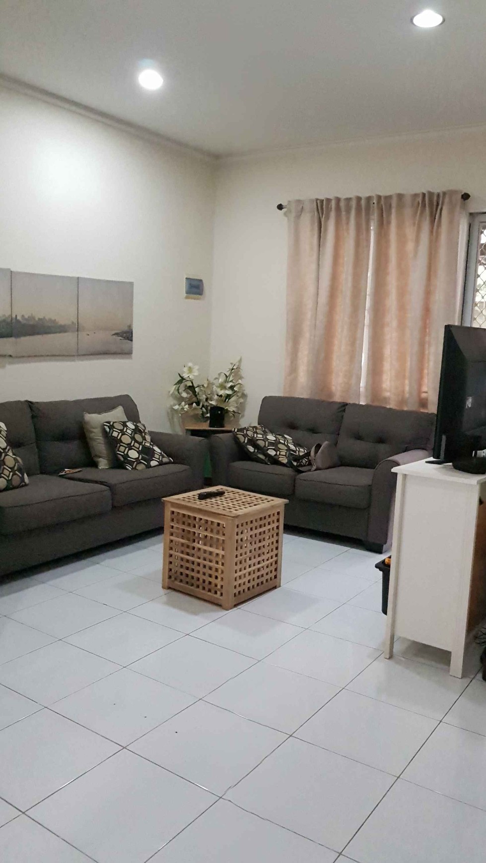 Rumah Sevilla BSD dekat Stasiun