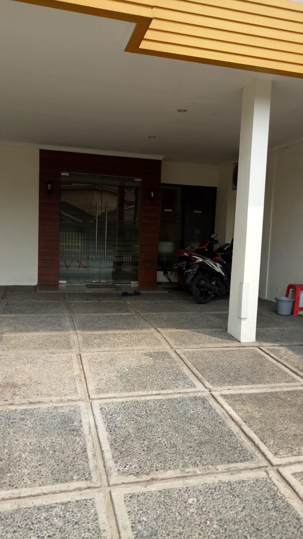 Rumah Cocok untuk Usaha atau Kantor Lokasi Pinggir Jl Raya Bintaro Utama