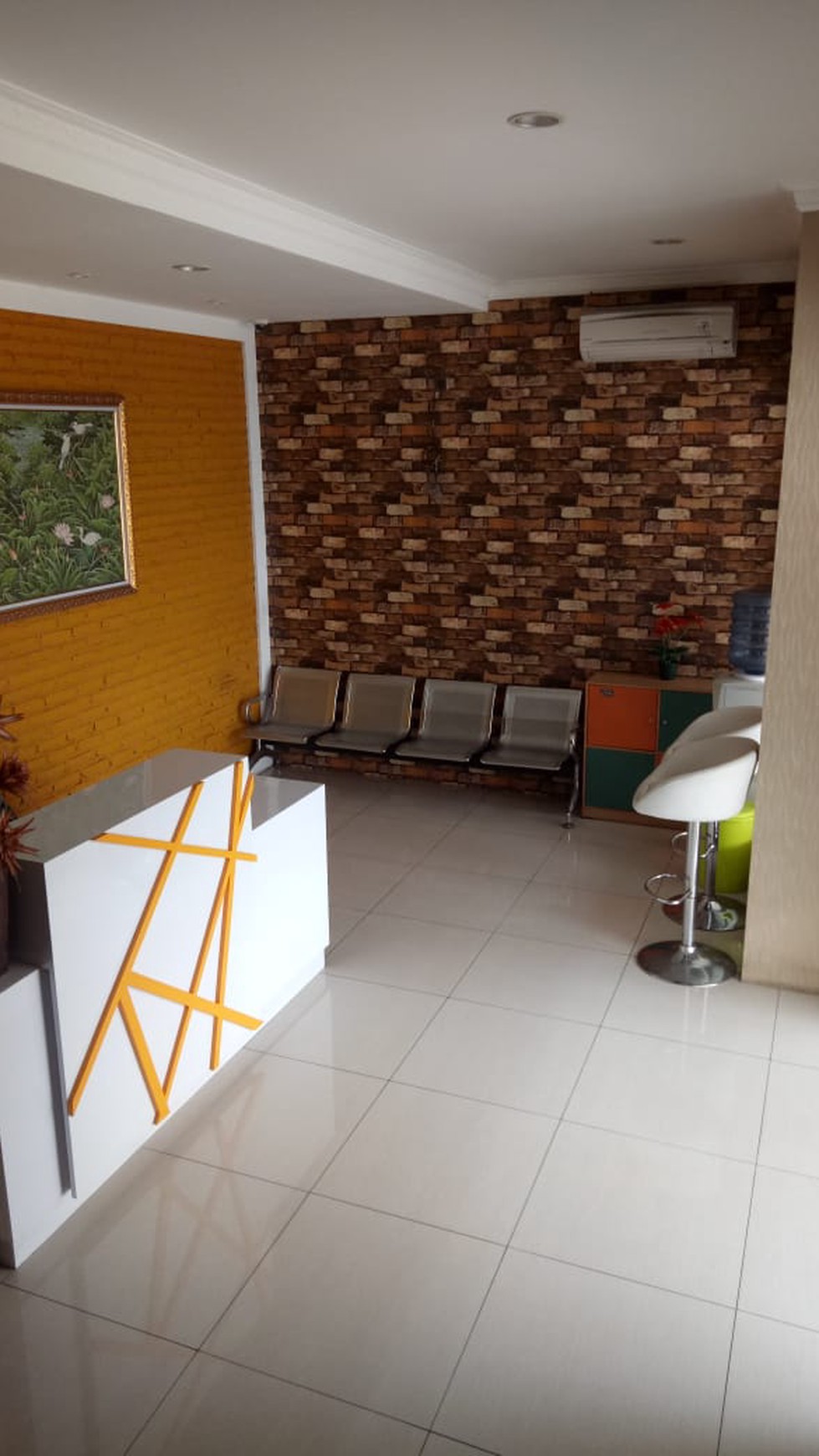 Rumah Cocok untuk Usaha atau Kantor Lokasi Pinggir Jl Raya Bintaro Utama