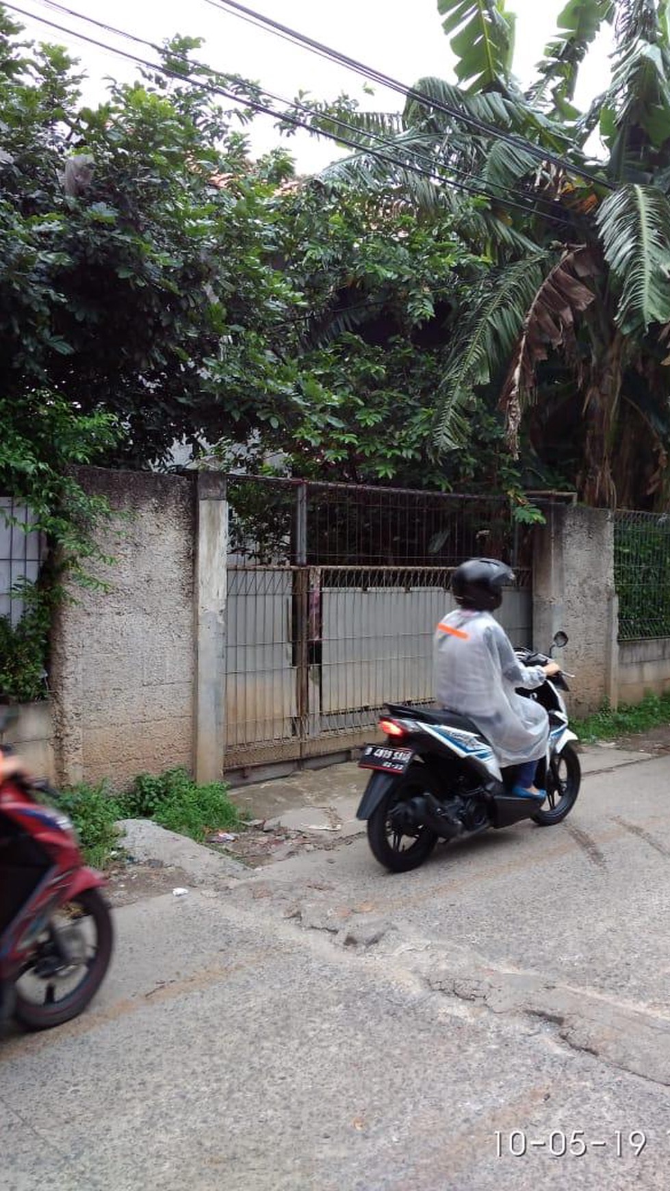 Rumah Untuk Usaha Jual Hitung Tanah di Jalan Utama Pesantren Jurangmangu Pondok Aren