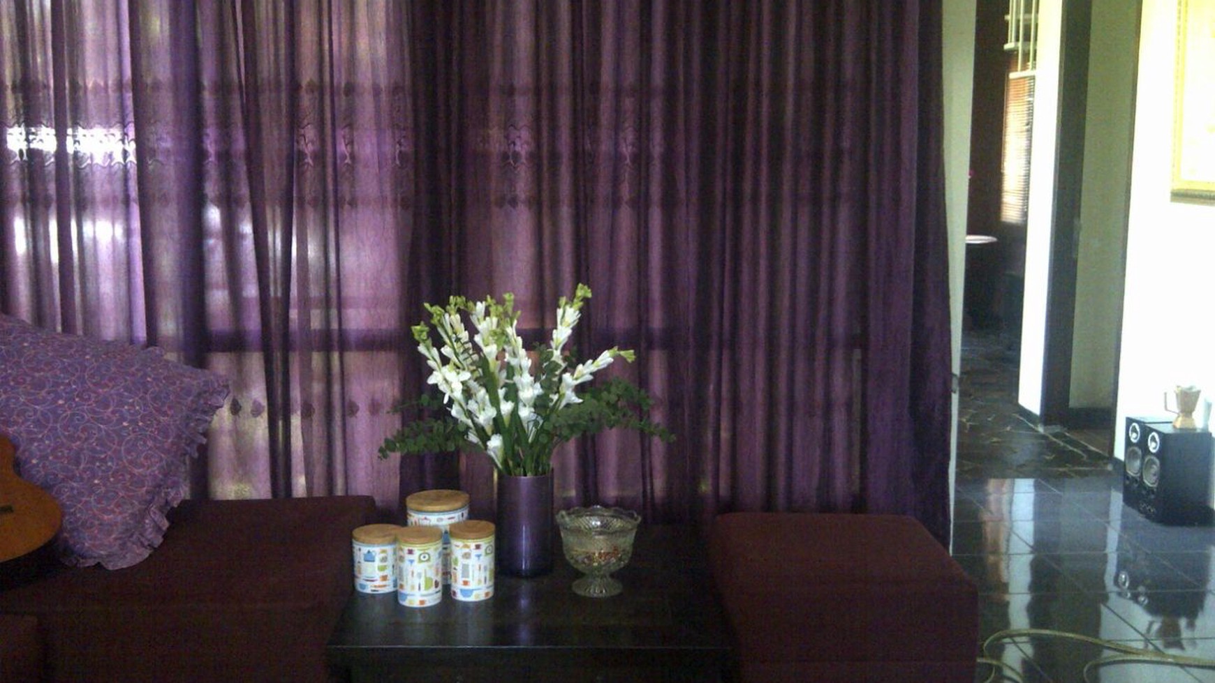 Rumah Dengan Halaman Cukup Luas Di Depok