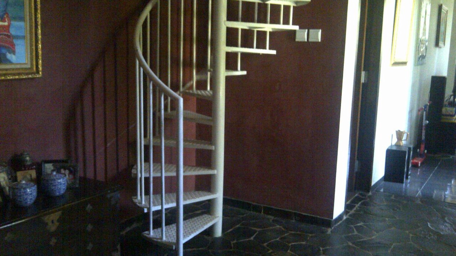 Rumah Dengan Halaman Cukup Luas Di Depok