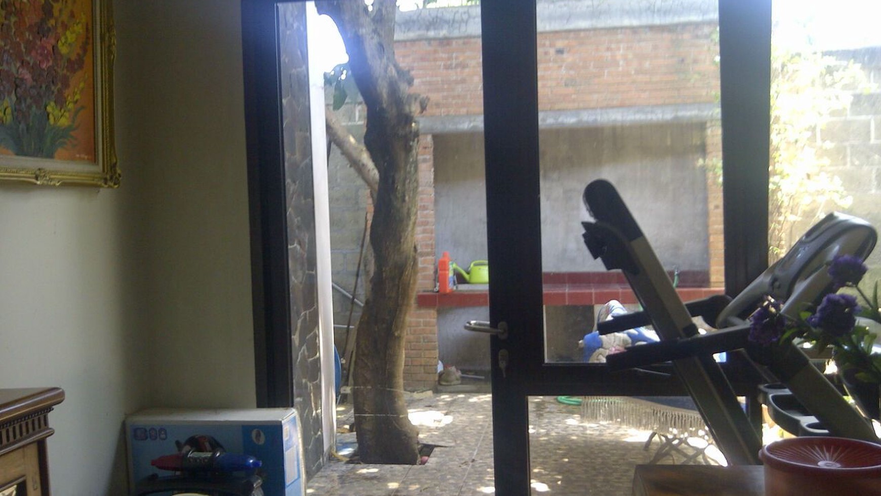 Rumah Dengan Halaman Cukup Luas Di Depok