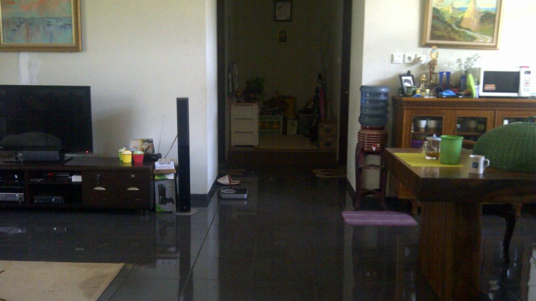 Rumah Dengan Halaman Cukup Luas Di Depok