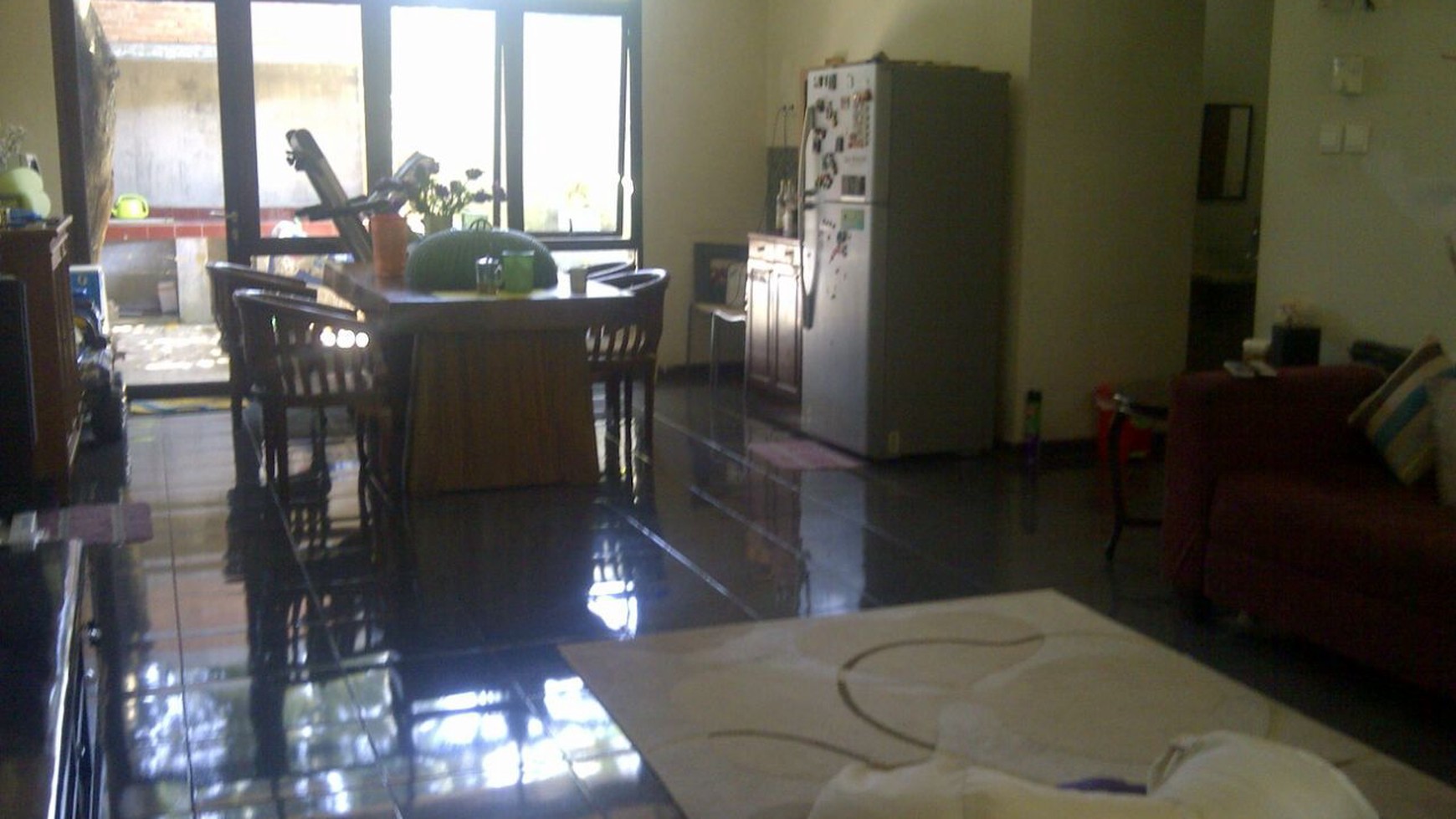 Rumah Dengan Halaman Cukup Luas Di Depok