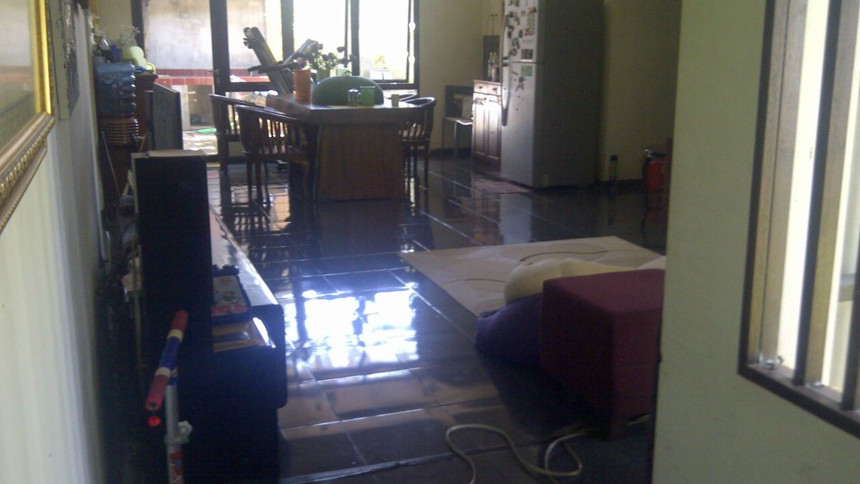 Rumah Dengan Halaman Cukup Luas Di Depok