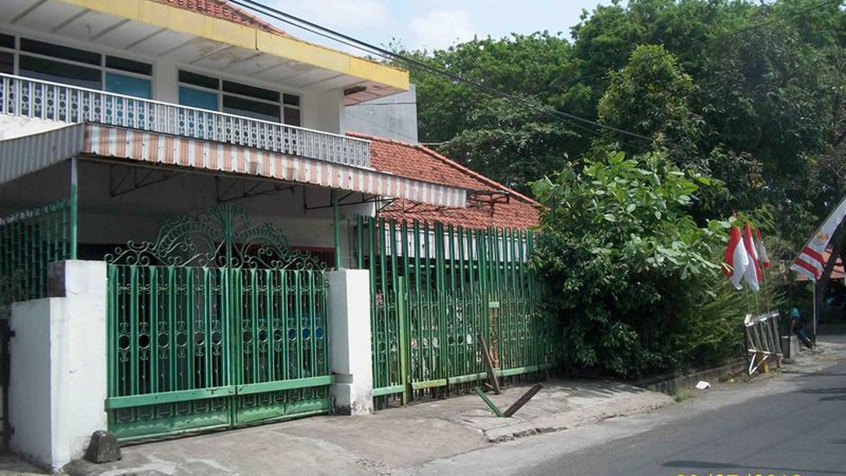 Jual Rumah untuk Usaha 1.5 Lantai, Lokasi Nol Jalan, Hoek, Strategis