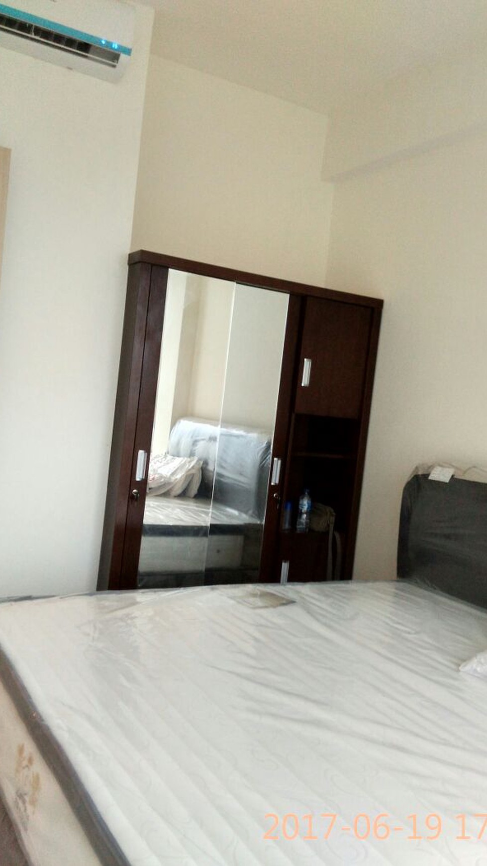 02 BEDROOM APARTMENT BARU SEMI FURNISHED DI PUSAT BSD HANYA 900 JUTA SAJA