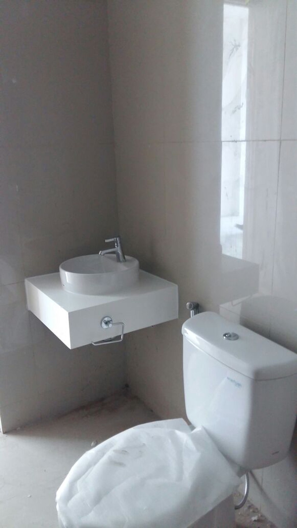02 BEDROOM APARTMENT BARU SEMI FURNISHED DI PUSAT BSD HANYA 900 JUTA SAJA