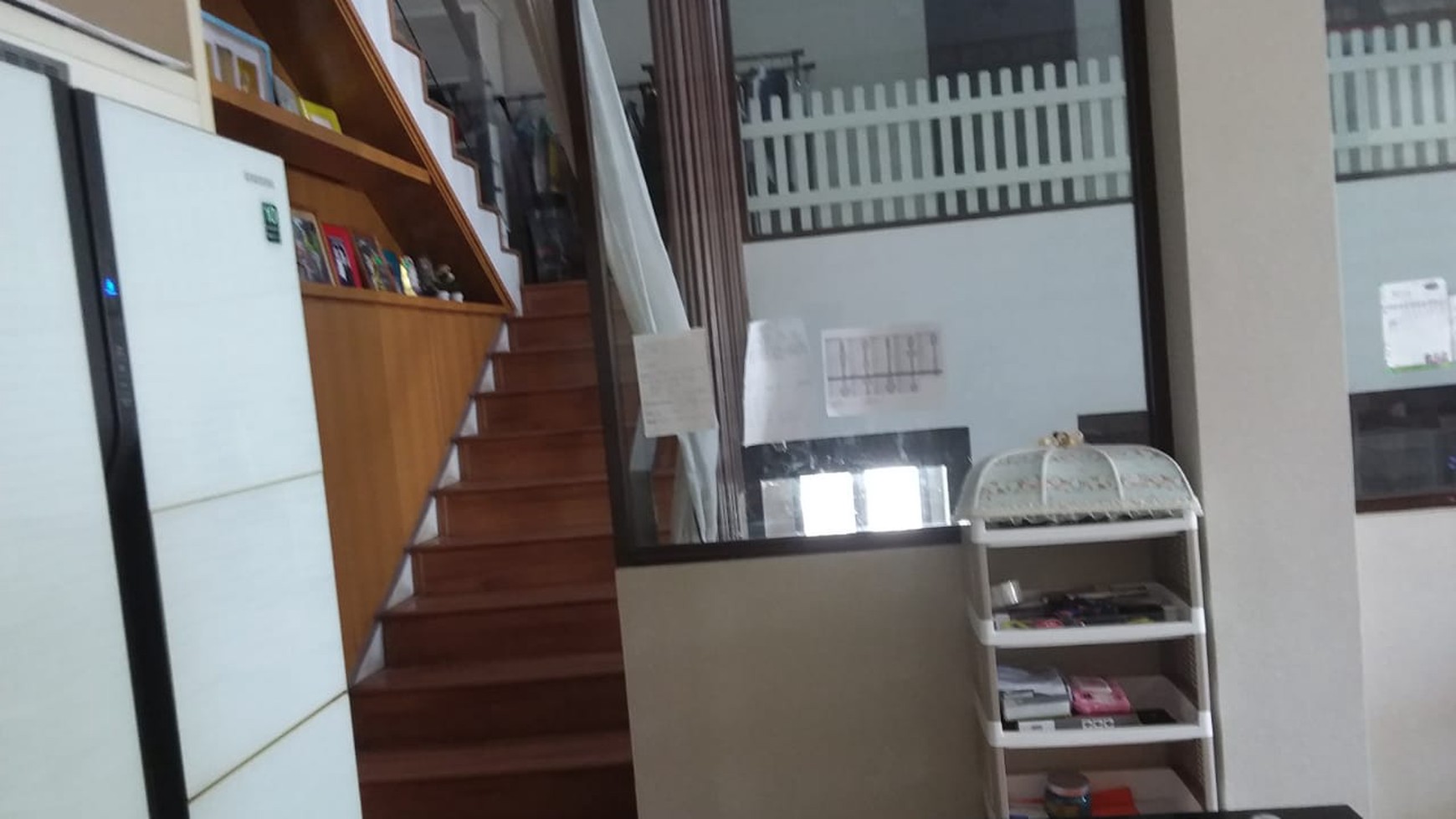 Rumah Artis dalam Kompleks Elite, Selangkah dari pintu TOLL