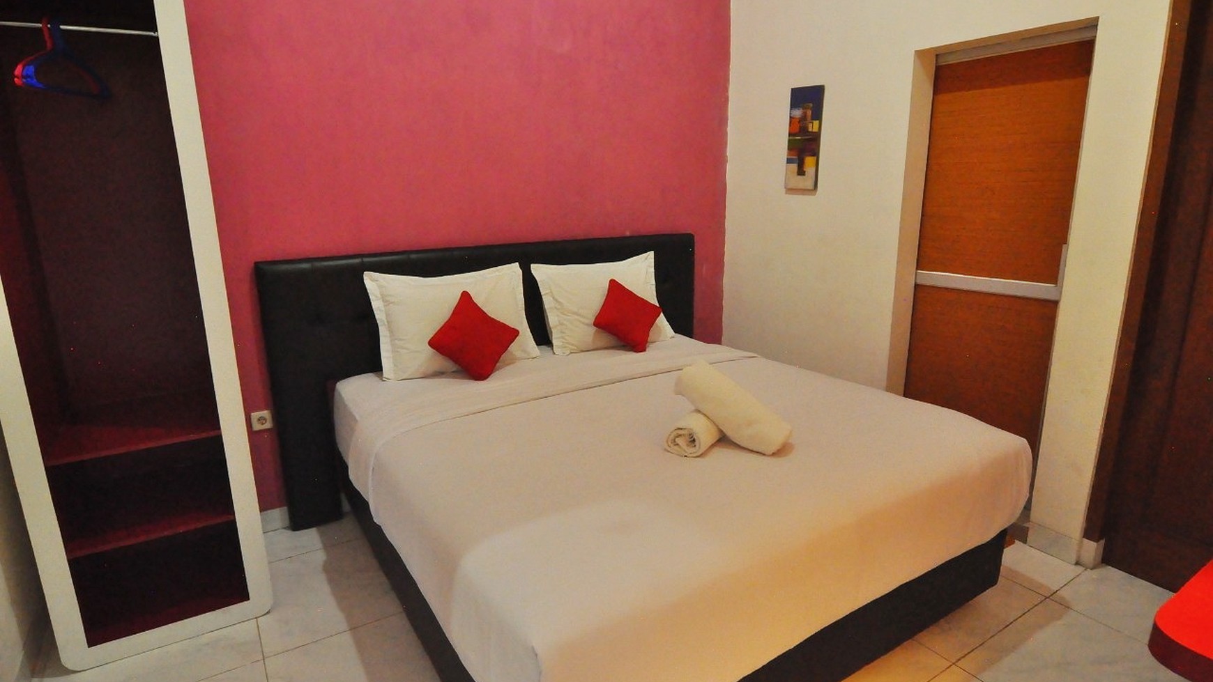 GUEST HOUSE PEMANDANGAN SAWAH,DEKAT AMBARUKMO PLAZA, BANDARA