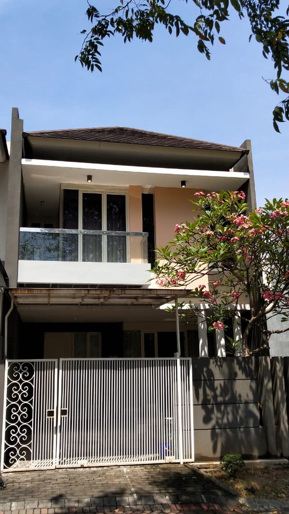 Rumah Villa Sentra Raya Citraland Surabaya