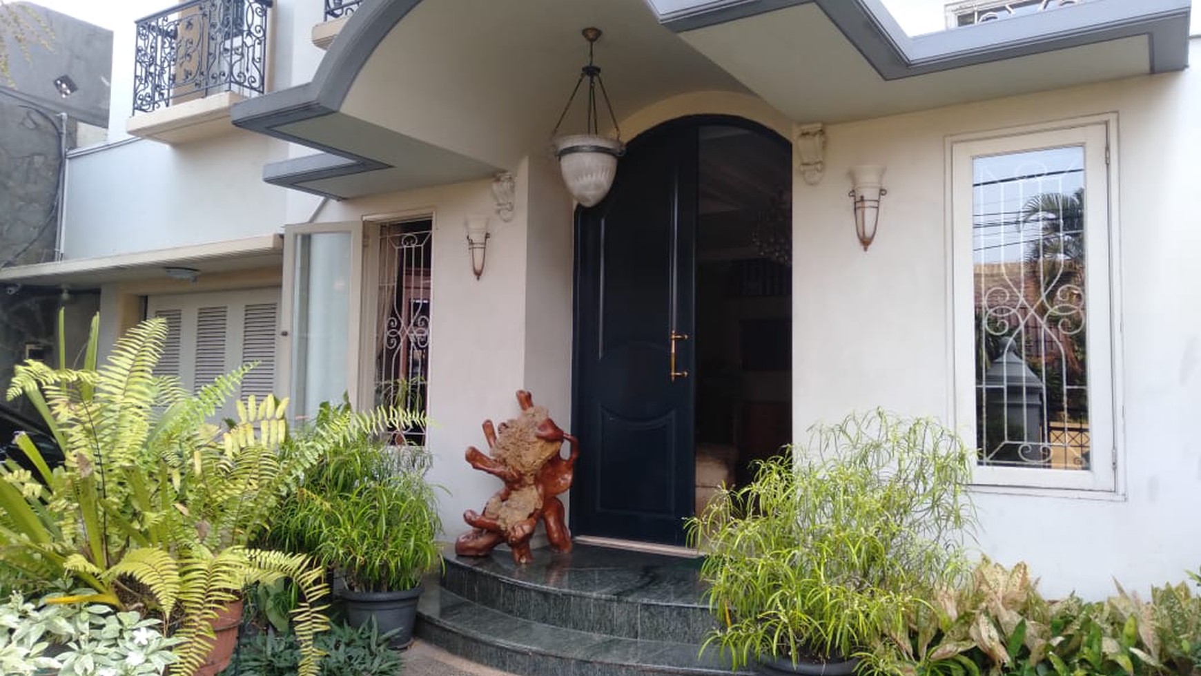 RUMAH MEWAH DI GUDANG PELURU SELATAN TEBET, DALAM KOMPLEKS, SIAP HUNI, BISA KPR, HARGA NEGO